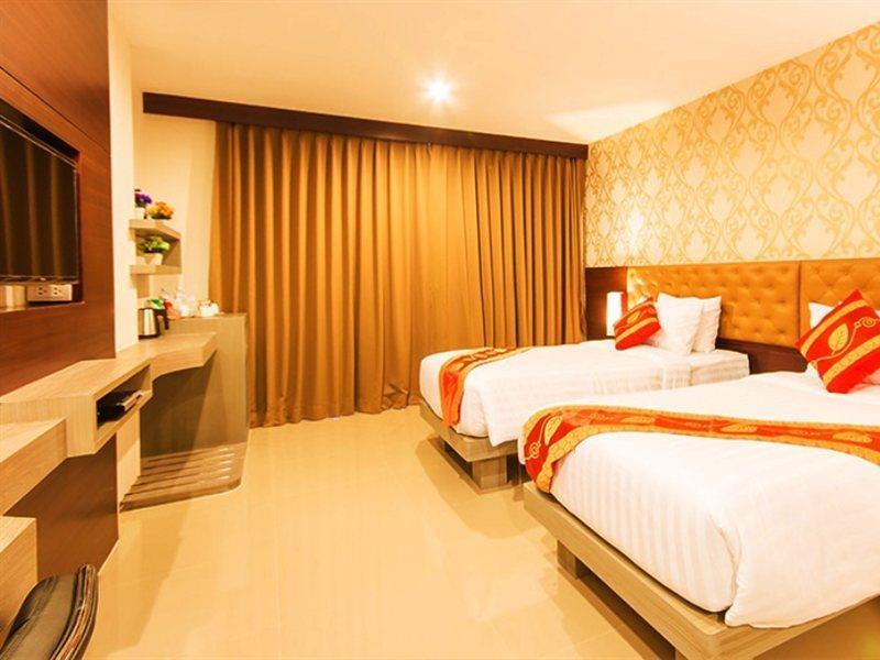 Hemingways Silk Hotel Patong Exterior photo