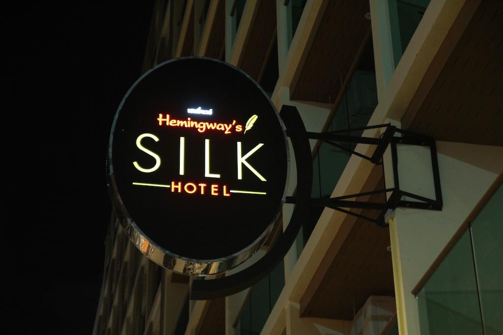 Hemingways Silk Hotel Patong Exterior photo