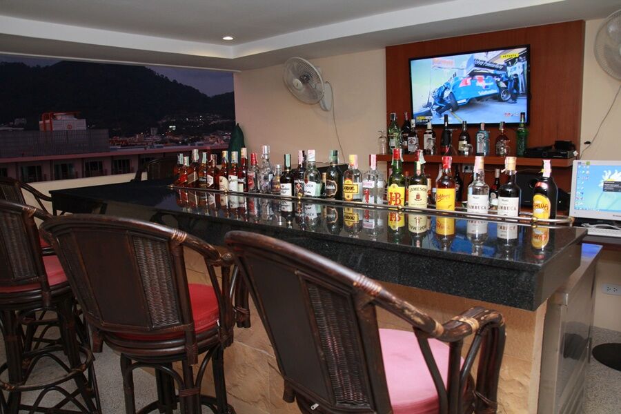 Hemingways Silk Hotel Patong Exterior photo
