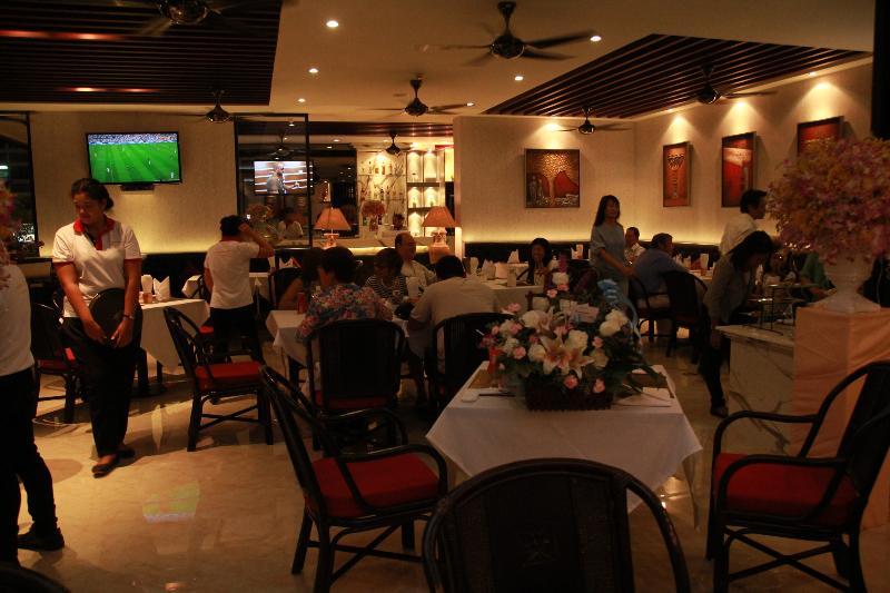 Hemingways Silk Hotel Patong Exterior photo