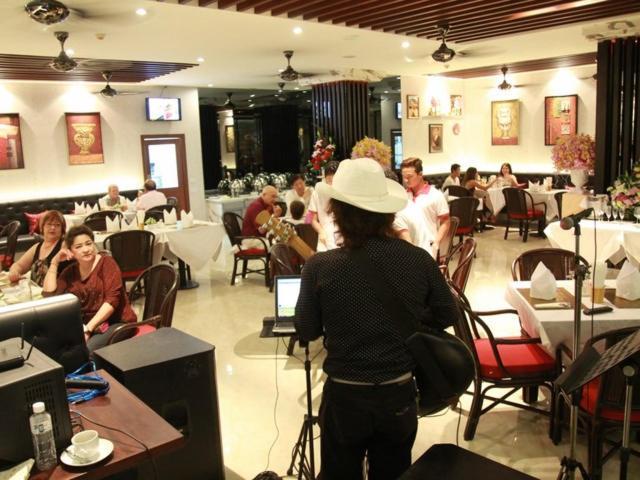 Hemingways Silk Hotel Patong Exterior photo